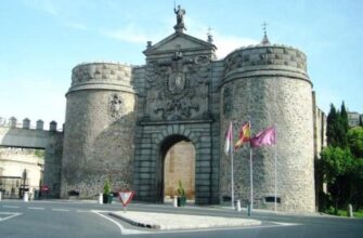 Puerta de Bisagra, Толедо