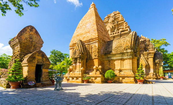 По Нагар Тауэрс